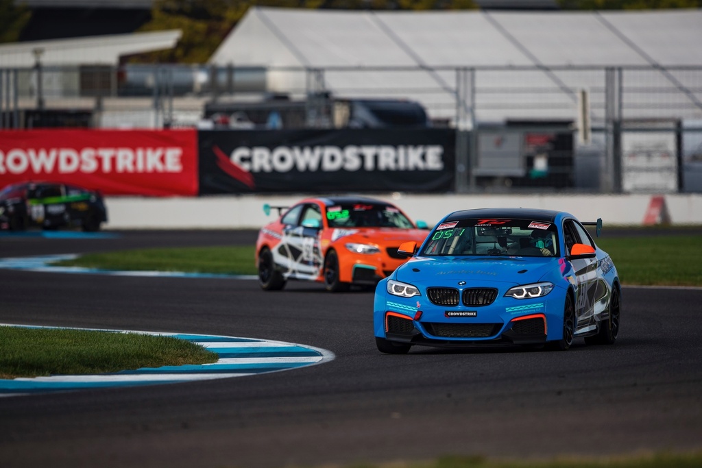 BMW M240i Racing 